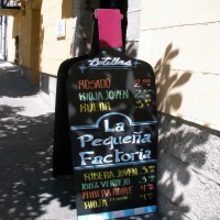 /album/la-peque%c3%b1a-factoria/cartel-trasera-jpg/